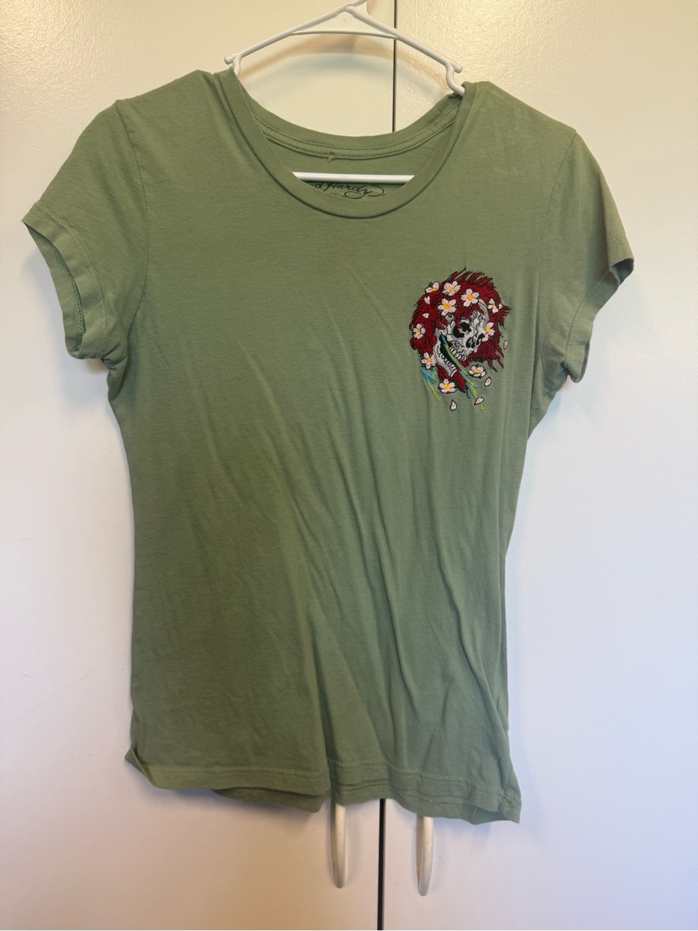 Ed hardy Floral Skull Embroidered t shirt - Olive Green. Medium
